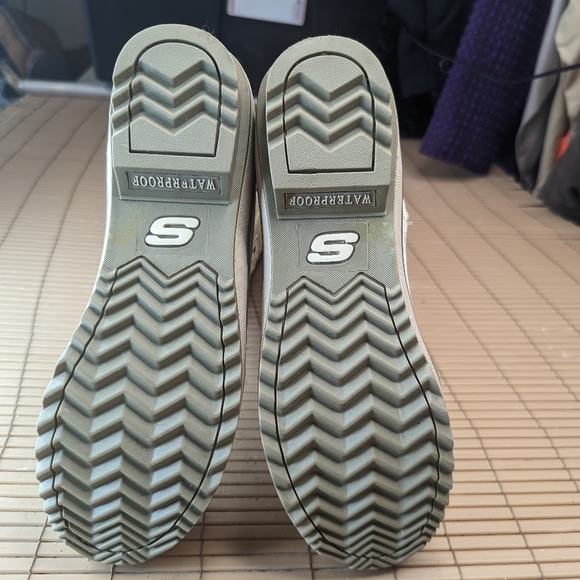 Skechers Skech-tex Waterproof  Womens white Boots Size 8.5M faux coyote fur line - Picture 11 of 11